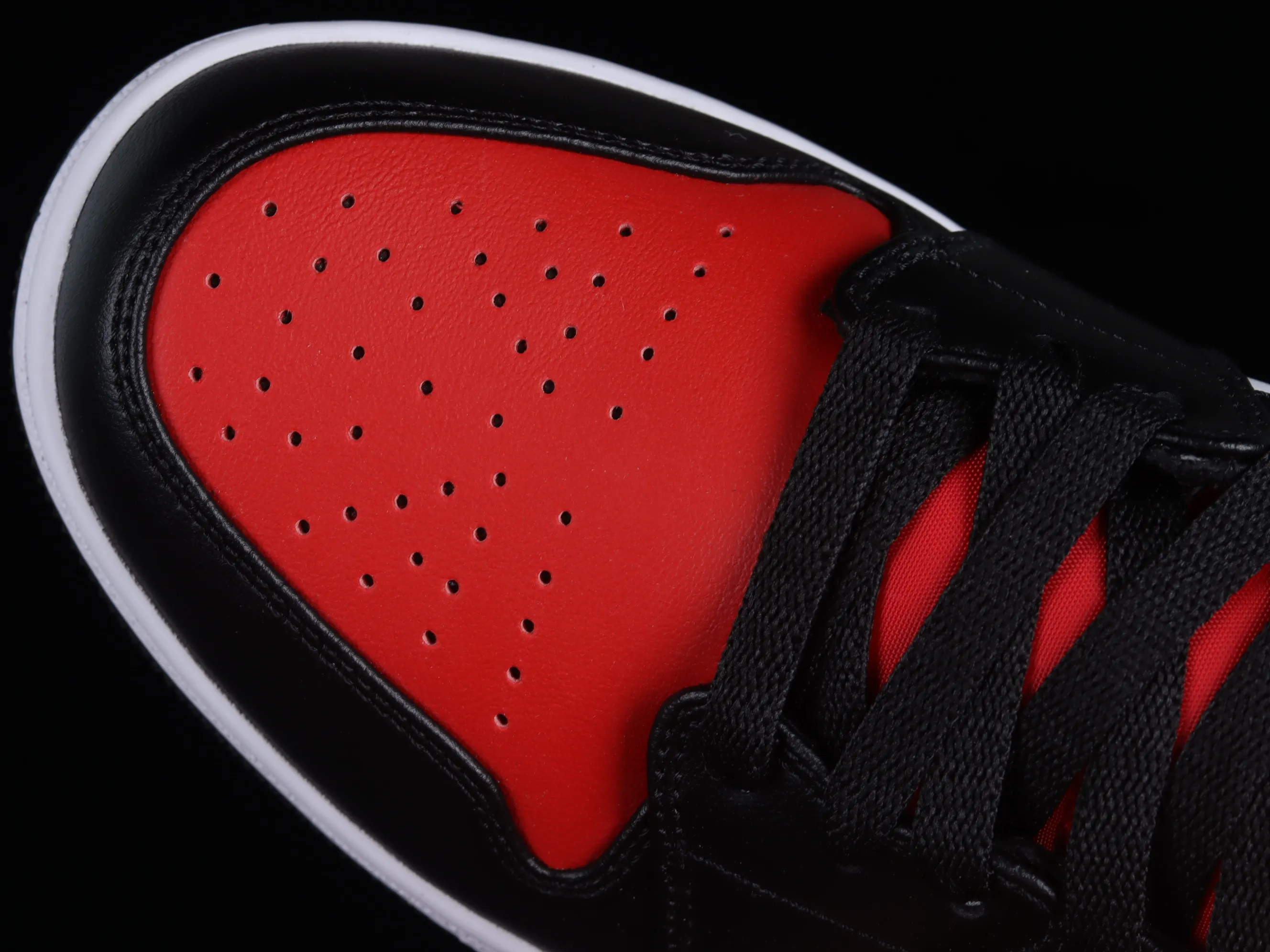 All categories Air Jordan Jordan series basketball shoes Air Jordan 1 Mid Air Jordan 1 Mid AJ1 Joe 1 black and white mid-top basketball shoes 554724-079